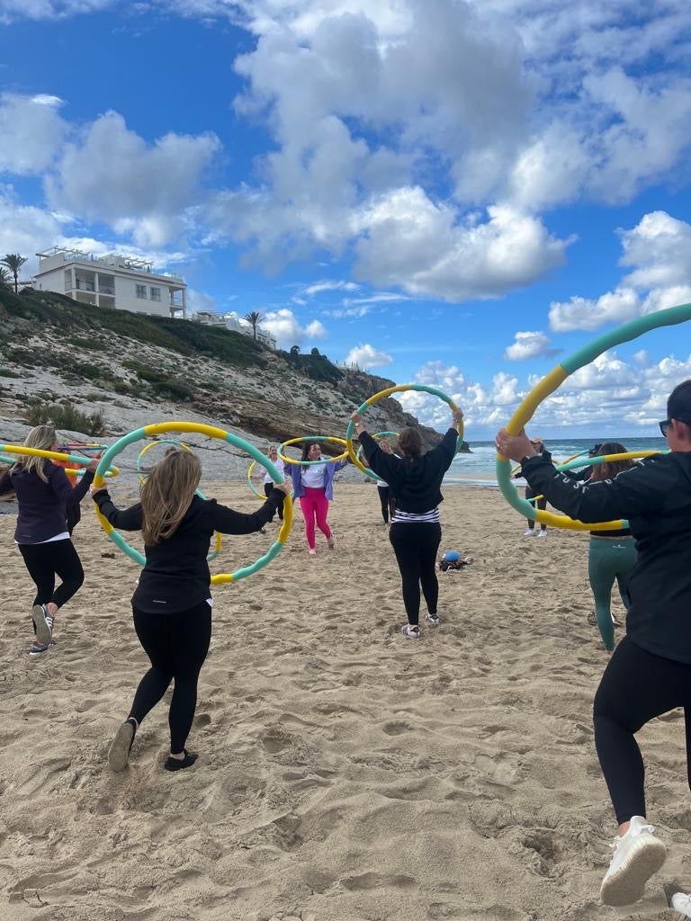 hula hoop workout strand bewegung spaß