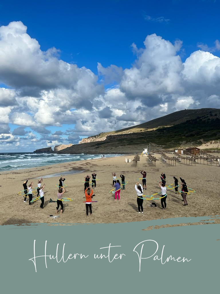 hullern unter palmen hula hoop am strand urlaub spaß