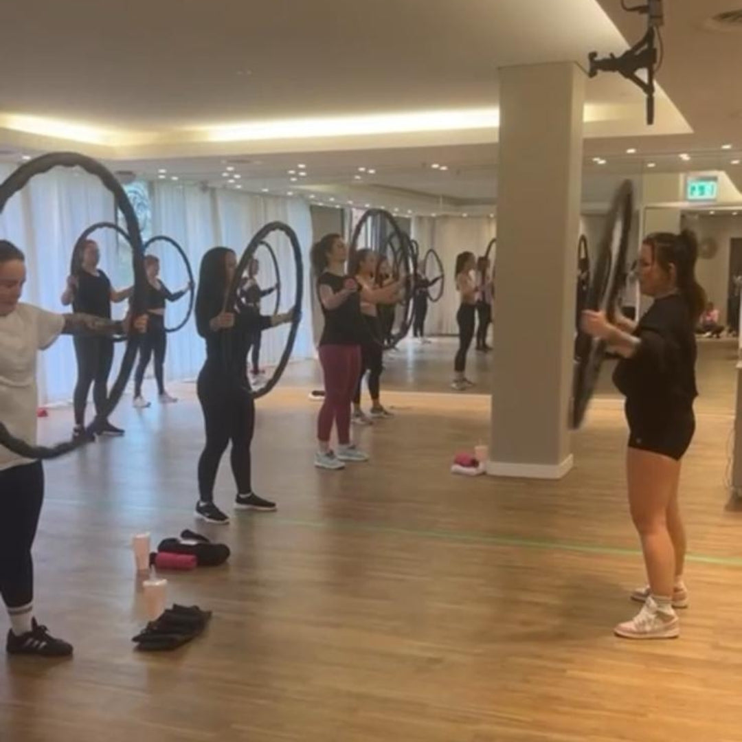 Elli Hoop Hula Hoop Kurs im Studio